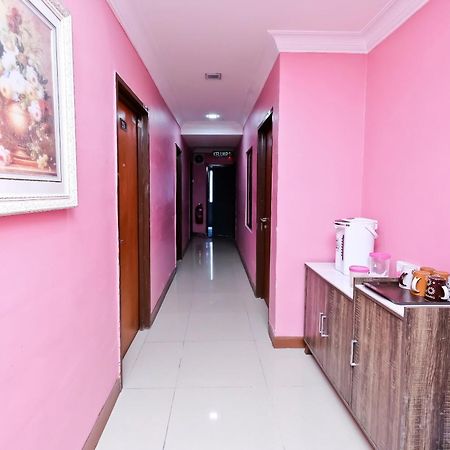 Oyo 714 Arina Hotel Банги Экстерьер фото