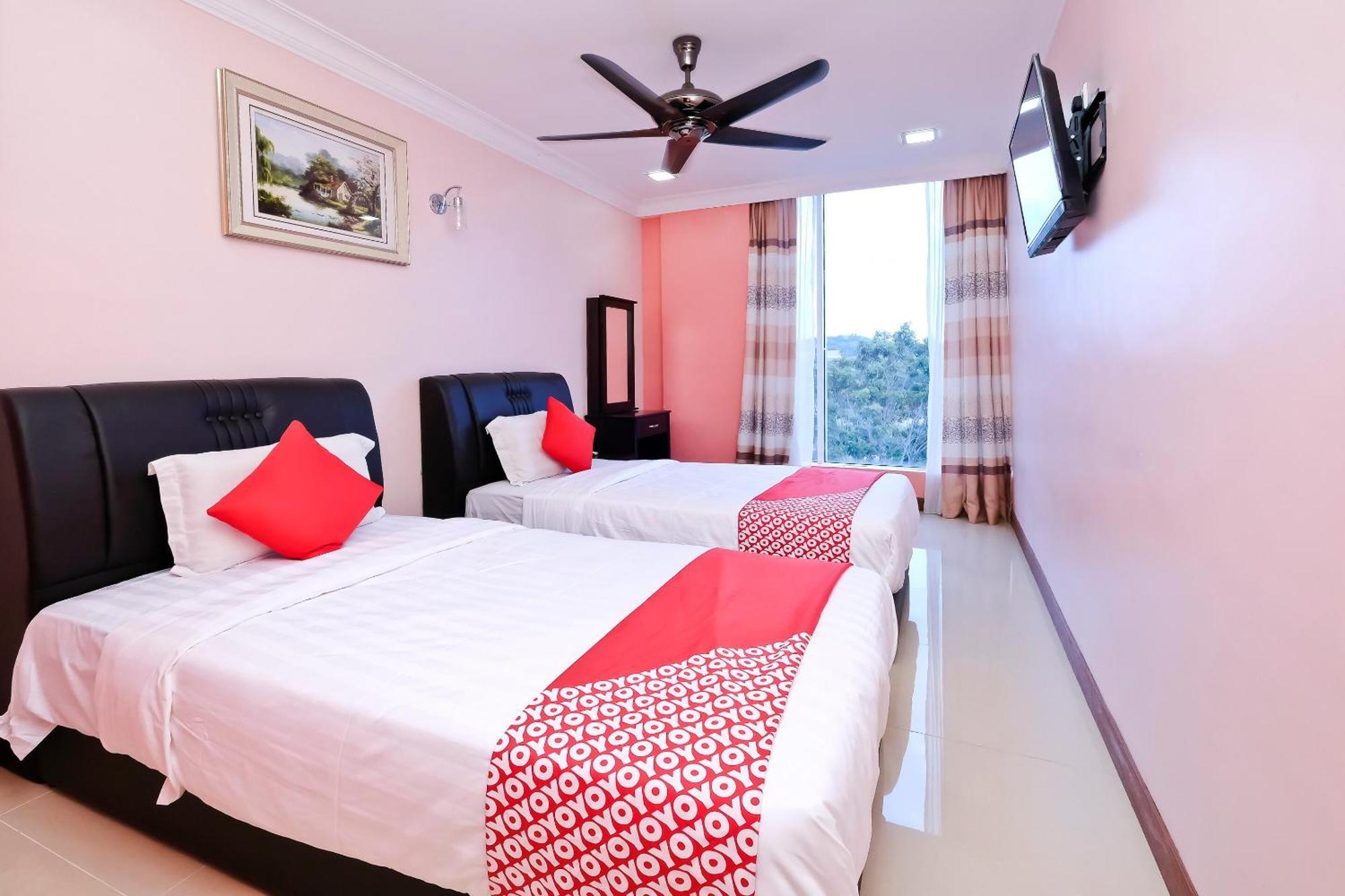 Oyo 714 Arina Hotel Банги Экстерьер фото