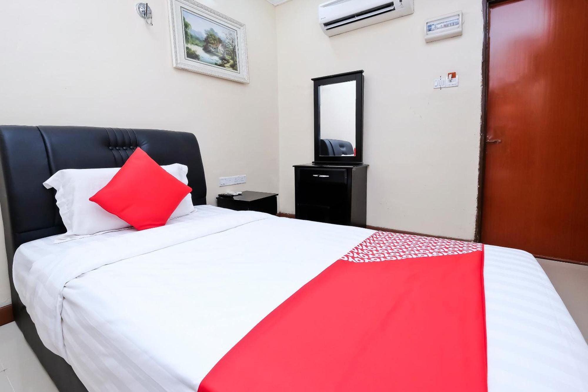 Oyo 714 Arina Hotel Банги Экстерьер фото