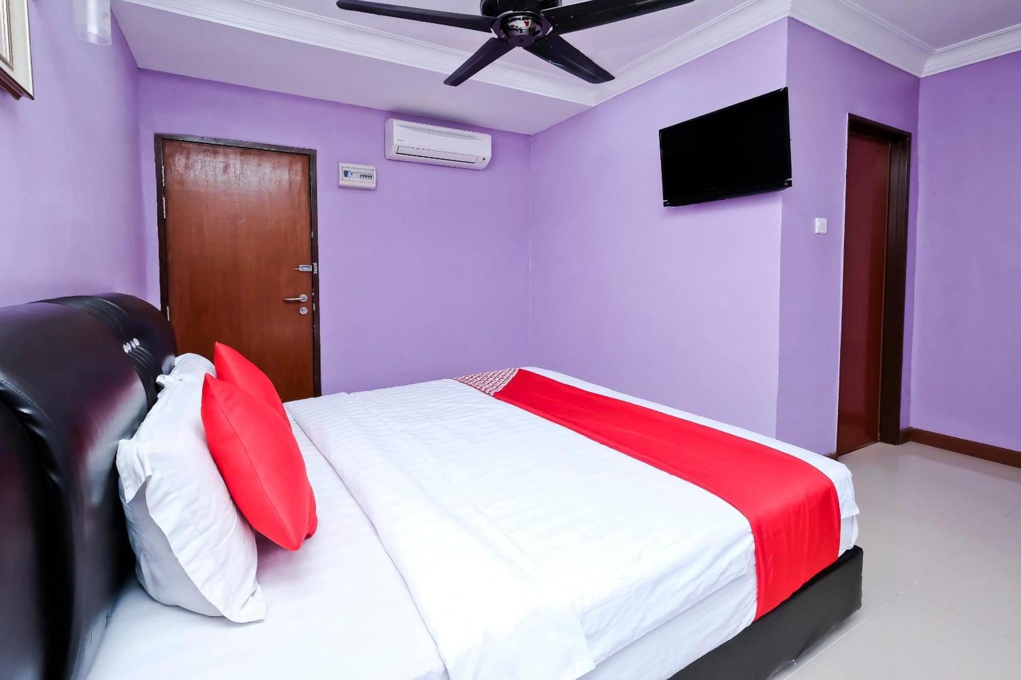 Oyo 714 Arina Hotel Банги Экстерьер фото