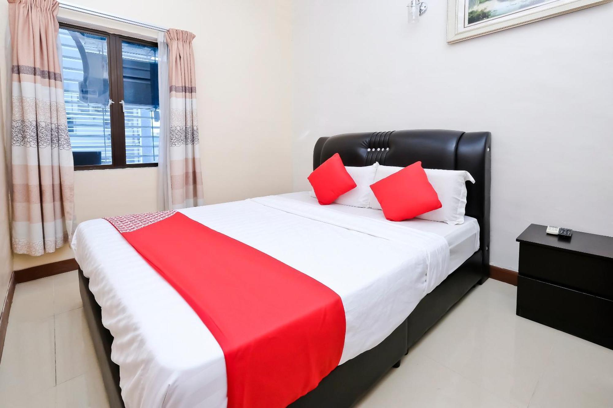 Oyo 714 Arina Hotel Банги Экстерьер фото