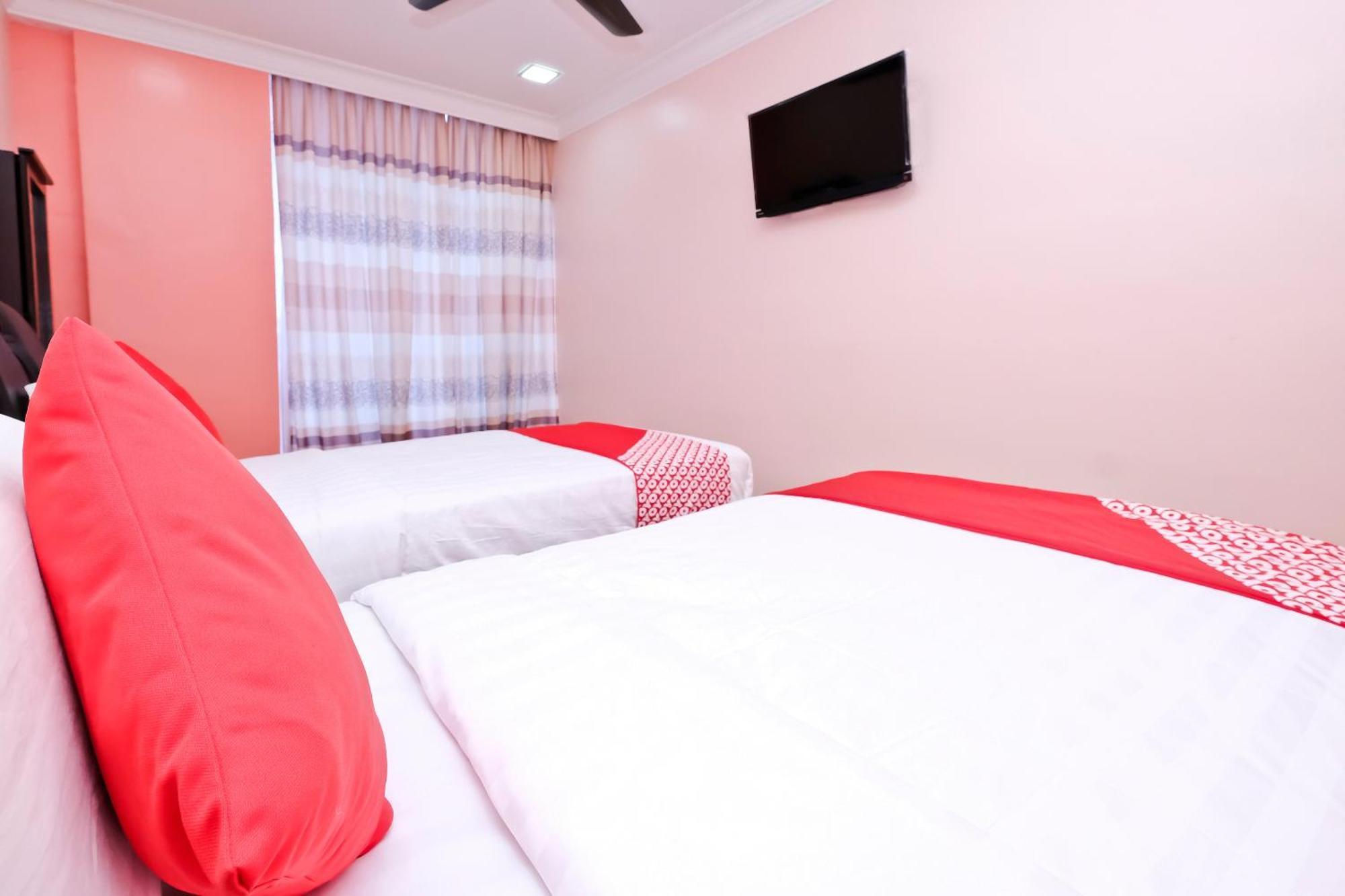 Oyo 714 Arina Hotel Банги Экстерьер фото