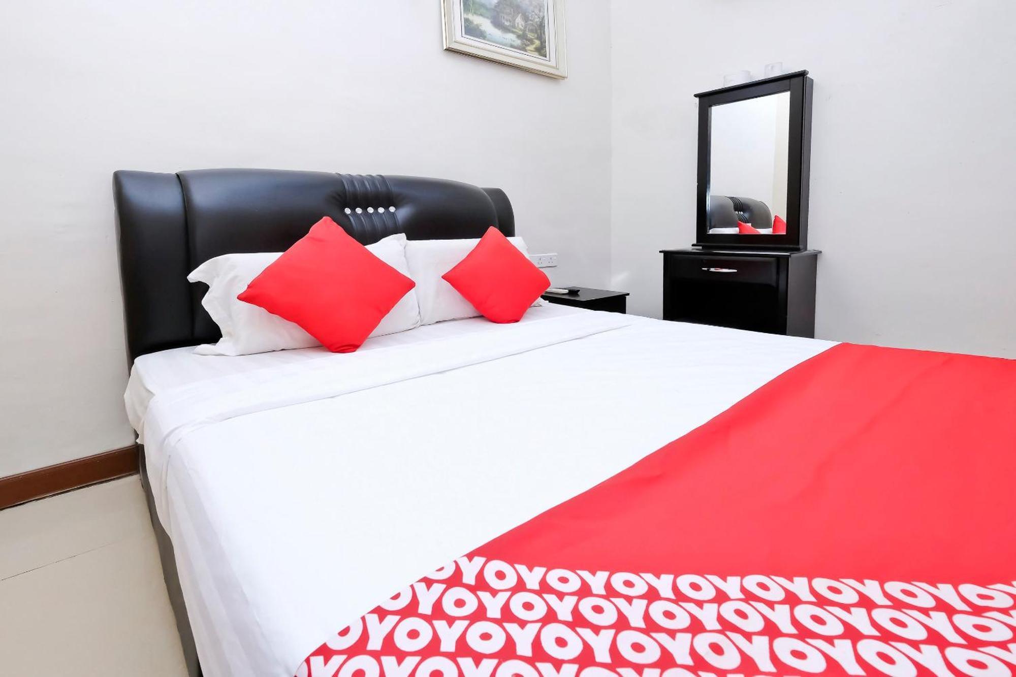 Oyo 714 Arina Hotel Банги Экстерьер фото