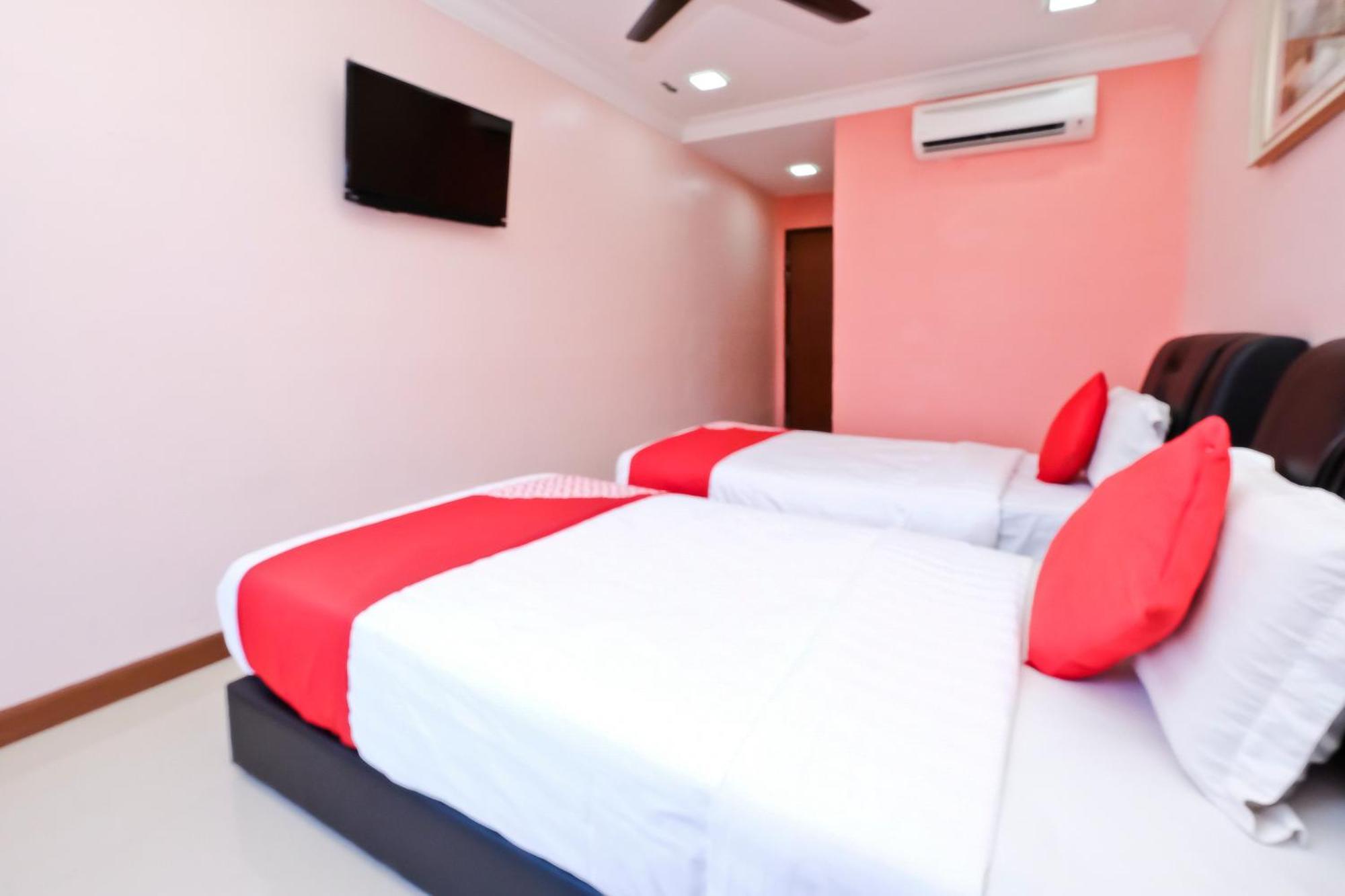 Oyo 714 Arina Hotel Банги Экстерьер фото