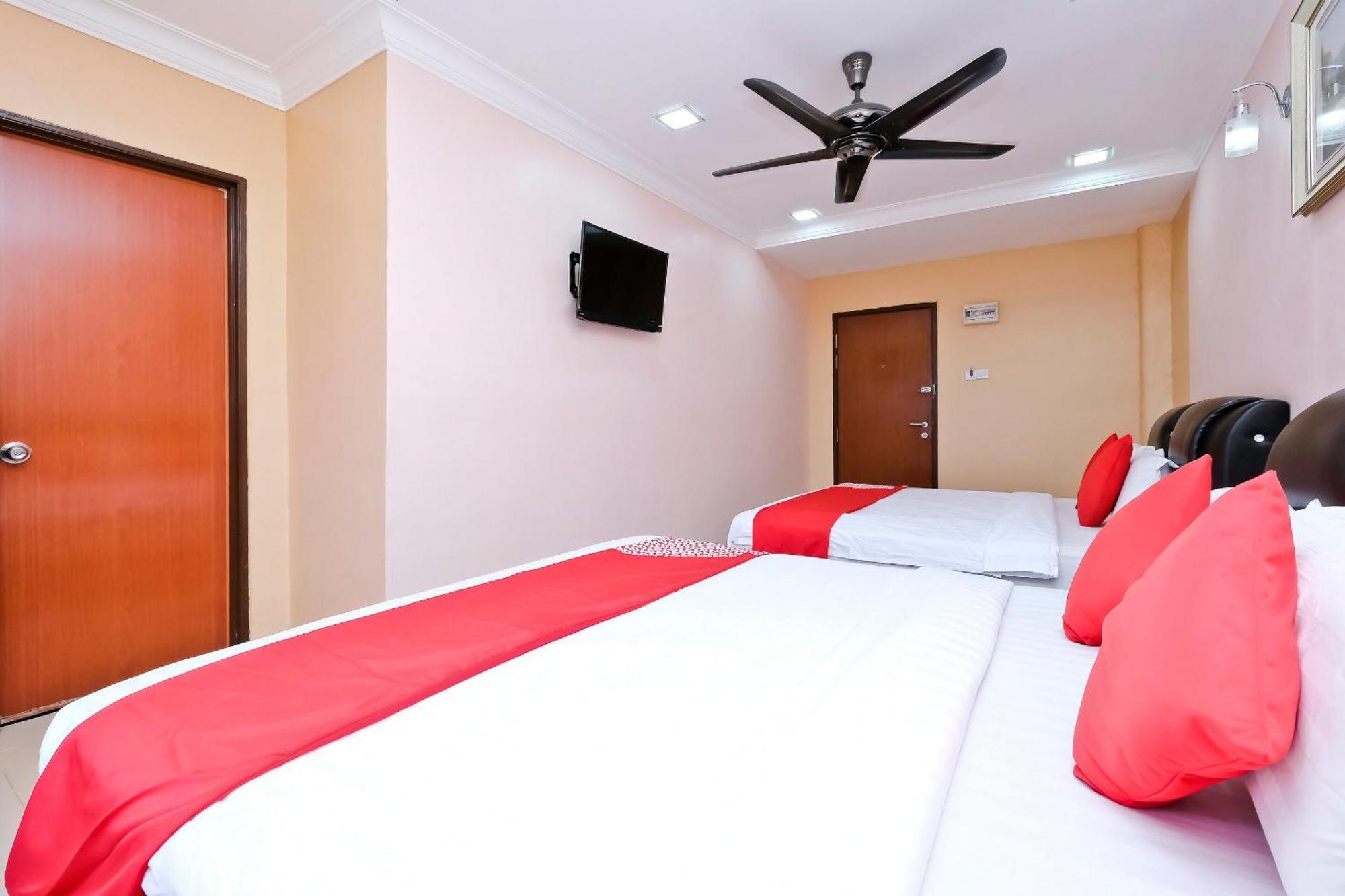 Oyo 714 Arina Hotel Банги Экстерьер фото